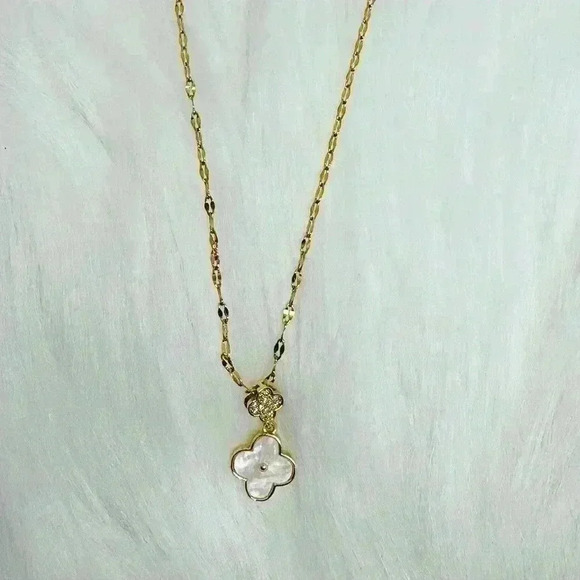 Flower Pendant Necklace - Picture 4 of 5